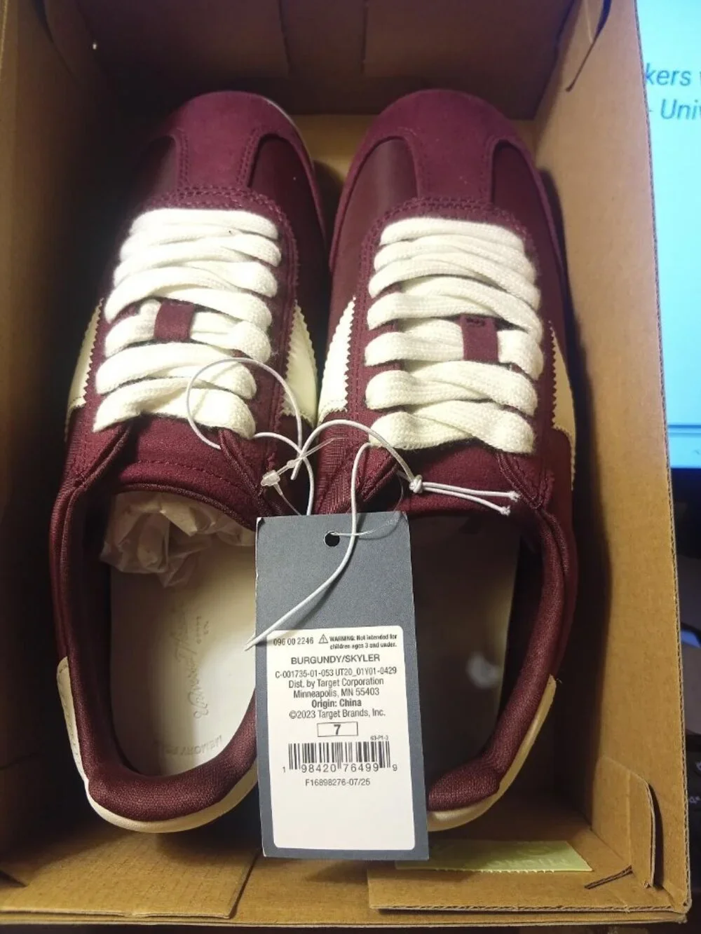 Women’s Skyler Sneakers Memory Foam Insole -Universal Thread Burgundy Size 7 NEW
